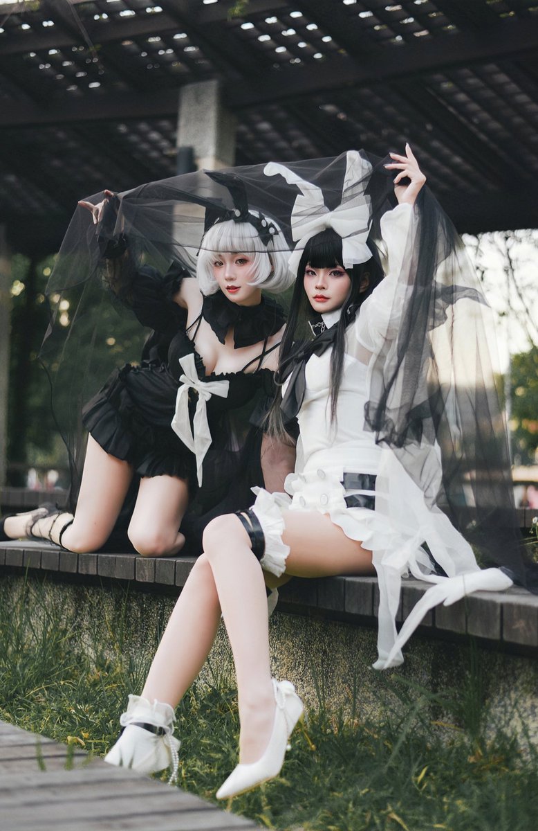 Spirit_TWcoser's tweet photo. 【 ℕ𝕠𝕚𝕣 𝕖𝕥 𝔹𝕝𝕒𝕟𝕔 ‧ 黑與白的辯證 】
 𝐼𝑛 𝑡ℎ𝑒 𝑔𝑎𝑟𝑑𝑒𝑛 𝑜𝑓 𝑠𝑖𝑙𝑒𝑛𝑐𝑒,𝑤𝑒 𝑎𝑟𝑒 𝑡ℎ𝑒 𝑜𝑛𝑙𝑦 𝑡𝑤𝑜 𝑐𝑜𝑙𝑜𝑟𝑠 𝑡ℎ𝑎𝑡 𝑚𝑎𝑡𝑡𝑒𝑟.

黑兔 ▲ 𝕊𝕡𝕚𝕣𝕚𝕥. 點點
白兔 ▲ 三柒貳拾一
Photo ▲ 米倉

#白色情人節 #情人節 #Cosplay #cos #HappyValentinesDay https://t.co/SARIff9Z6A