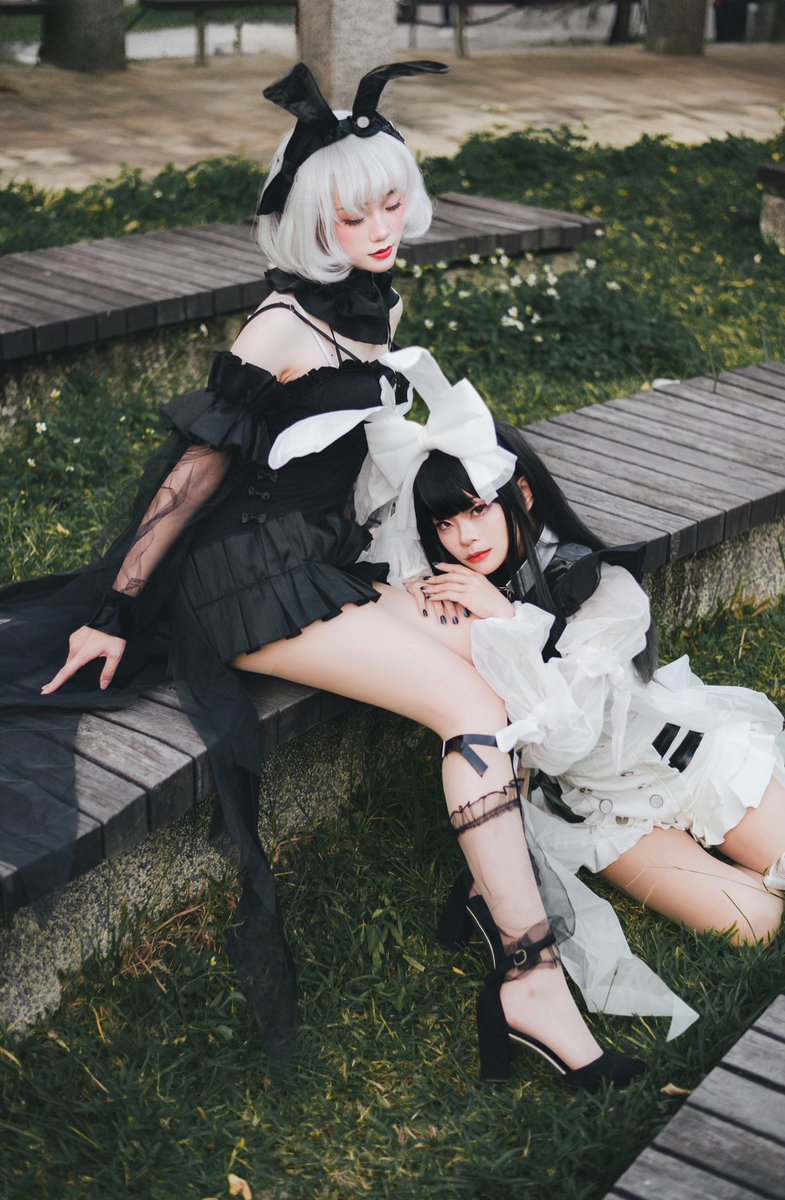 Spirit_TWcoser's tweet photo. 【 ℕ𝕠𝕚𝕣 𝕖𝕥 𝔹𝕝𝕒𝕟𝕔 ‧ 黑與白的辯證 】
 𝐼𝑛 𝑡ℎ𝑒 𝑔𝑎𝑟𝑑𝑒𝑛 𝑜𝑓 𝑠𝑖𝑙𝑒𝑛𝑐𝑒,𝑤𝑒 𝑎𝑟𝑒 𝑡ℎ𝑒 𝑜𝑛𝑙𝑦 𝑡𝑤𝑜 𝑐𝑜𝑙𝑜𝑟𝑠 𝑡ℎ𝑎𝑡 𝑚𝑎𝑡𝑡𝑒𝑟.

黑兔 ▲ 𝕊𝕡𝕚𝕣𝕚𝕥. 點點
白兔 ▲ 三柒貳拾一
Photo ▲ 米倉

#白色情人節 #情人節 #Cosplay #cos #HappyValentinesDay https://t.co/SARIff9Z6A