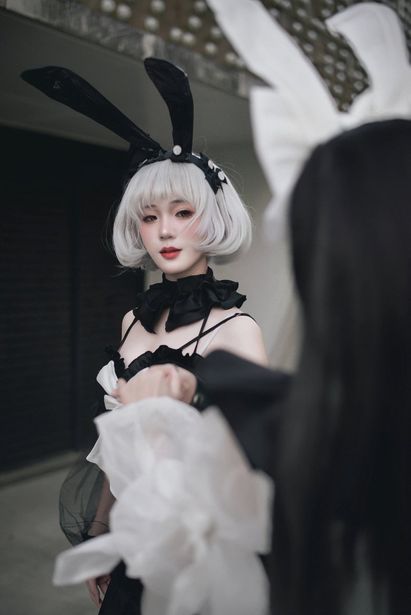 Spirit_TWcoser's tweet photo. 【 ℕ𝕠𝕚𝕣 𝕖𝕥 𝔹𝕝𝕒𝕟𝕔 ‧ 黑與白的辯證 】
 𝐼𝑛 𝑡ℎ𝑒 𝑔𝑎𝑟𝑑𝑒𝑛 𝑜𝑓 𝑠𝑖𝑙𝑒𝑛𝑐𝑒,𝑤𝑒 𝑎𝑟𝑒 𝑡ℎ𝑒 𝑜𝑛𝑙𝑦 𝑡𝑤𝑜 𝑐𝑜𝑙𝑜𝑟𝑠 𝑡ℎ𝑎𝑡 𝑚𝑎𝑡𝑡𝑒𝑟.

黑兔 ▲ 𝕊𝕡𝕚𝕣𝕚𝕥. 點點
白兔 ▲ 三柒貳拾一
Photo ▲ 米倉

#白色情人節 #情人節 #Cosplay #cos #HappyValentinesDay https://t.co/SARIff9Z6A