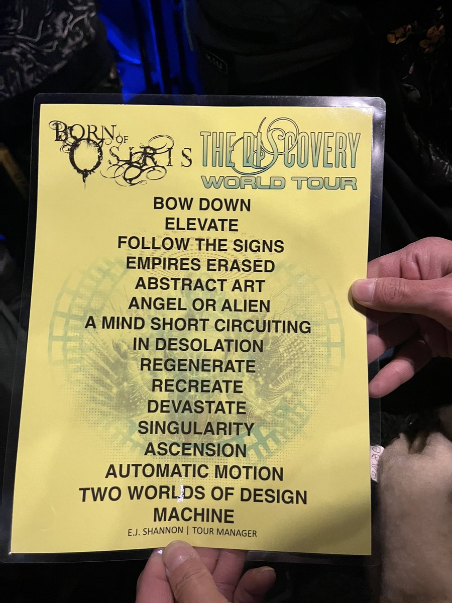 bfwhsb's tweet photo. Born Of OsirisとSigns of the Swarmを目撃しました。

2組とも異次元の破壊力で、空間をねじ曲げて叩きつけるSotSと、コズミックなプログサウンドで浮遊させるBoOという感じで、両者ともロジカルなサウンドながら全く別種類の快感を体験できた。

特に、BoOのRecreateには本気で食らった。 https://t.co/SqMSTetYNF