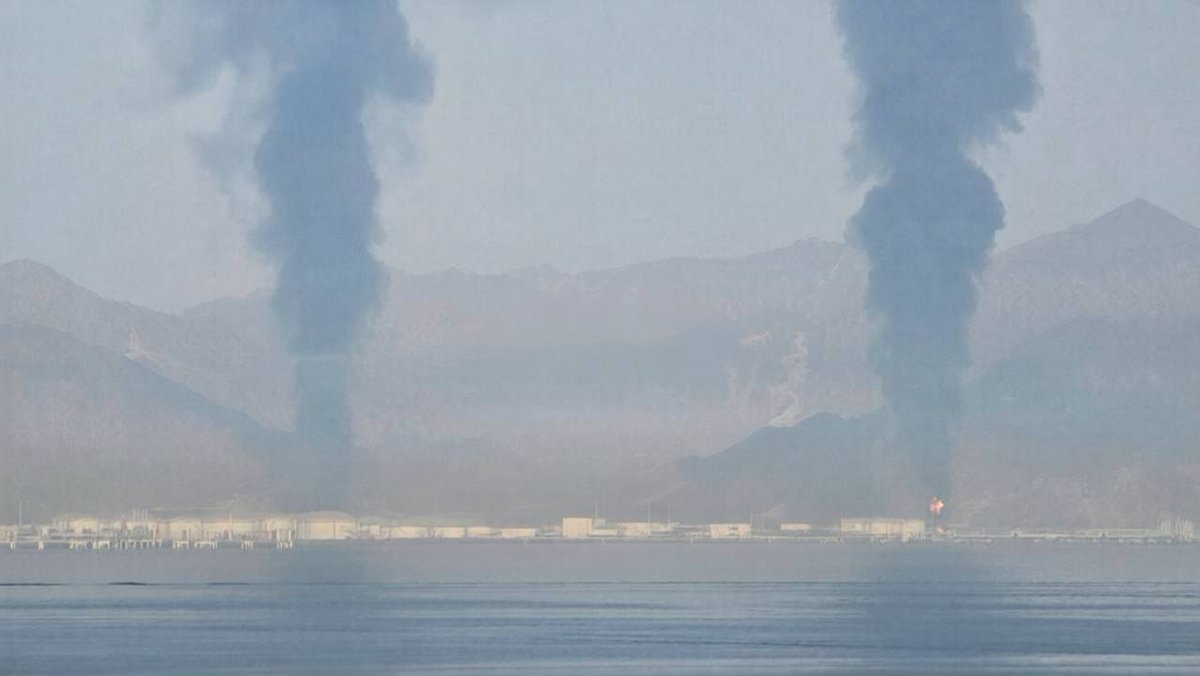 Più la guerra in Medio Oriente va avanti, più la situazione diventerà estremamente complicata a livello economico, ben al di là dello stretto di Hormuz. Perché nel frattempo le varie infrastrutture energetiche stanno

1/2

Attacco odierno al porto di Fujairah negli Emirati Arabi