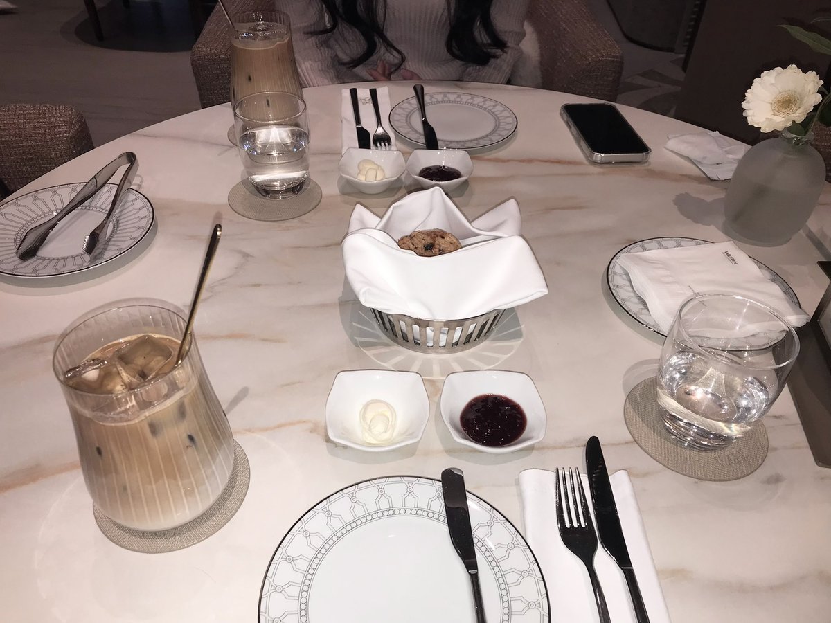 myuchanbaby's tweet photo. 📍 웨스틴 서울 파르나스 더 로그

이뽀니 애프터눈티 먹고 옴 🫖💕 맛잇엇다.....
분위기도 너무 좋앗어 다들 여자놀이 하러 가시오 ㅎㅎ https://t.co/IYHJeb1vUK