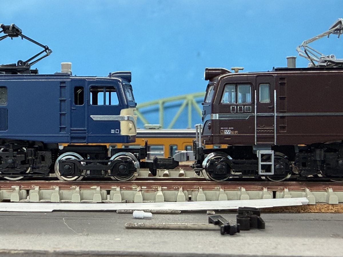 harukaze76's tweet photo. リニューアルが近いと思われる #TOMIX の #EF58 ダイキャストを削って1ミリ弱車高を下げて仮組。運転台下の空間をなんとかして先台車の車輪も黒染めすれば化けるのでは！？少し前にオクでTOMIXのEF58の先台車のパーツ落としておけば���かった😭 https://t.co/CAhspJuebW