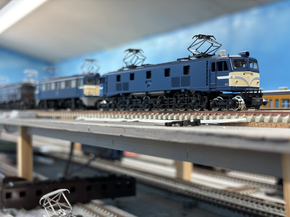 harukaze76's tweet photo. リニューアルが近いと思われる #TOMIX の #EF58 ダイキャストを削って1ミリ弱車高を下げて仮組。運転台下の空間をなんとかして先台車の車輪も黒染めすれば化けるのでは！？少し前にオクでTOMIXのEF58の先台車のパーツ落としておけば���かった😭 https://t.co/CAhspJuebW