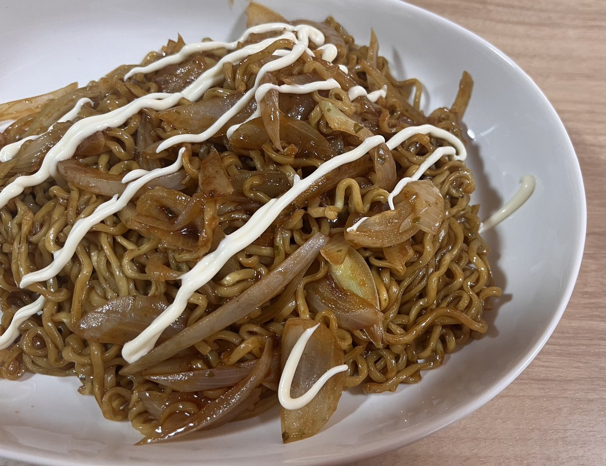 賄いごはんは焼きそばだった。
マヨネーズと玉ねぎの甘みがよきでした👍🏻