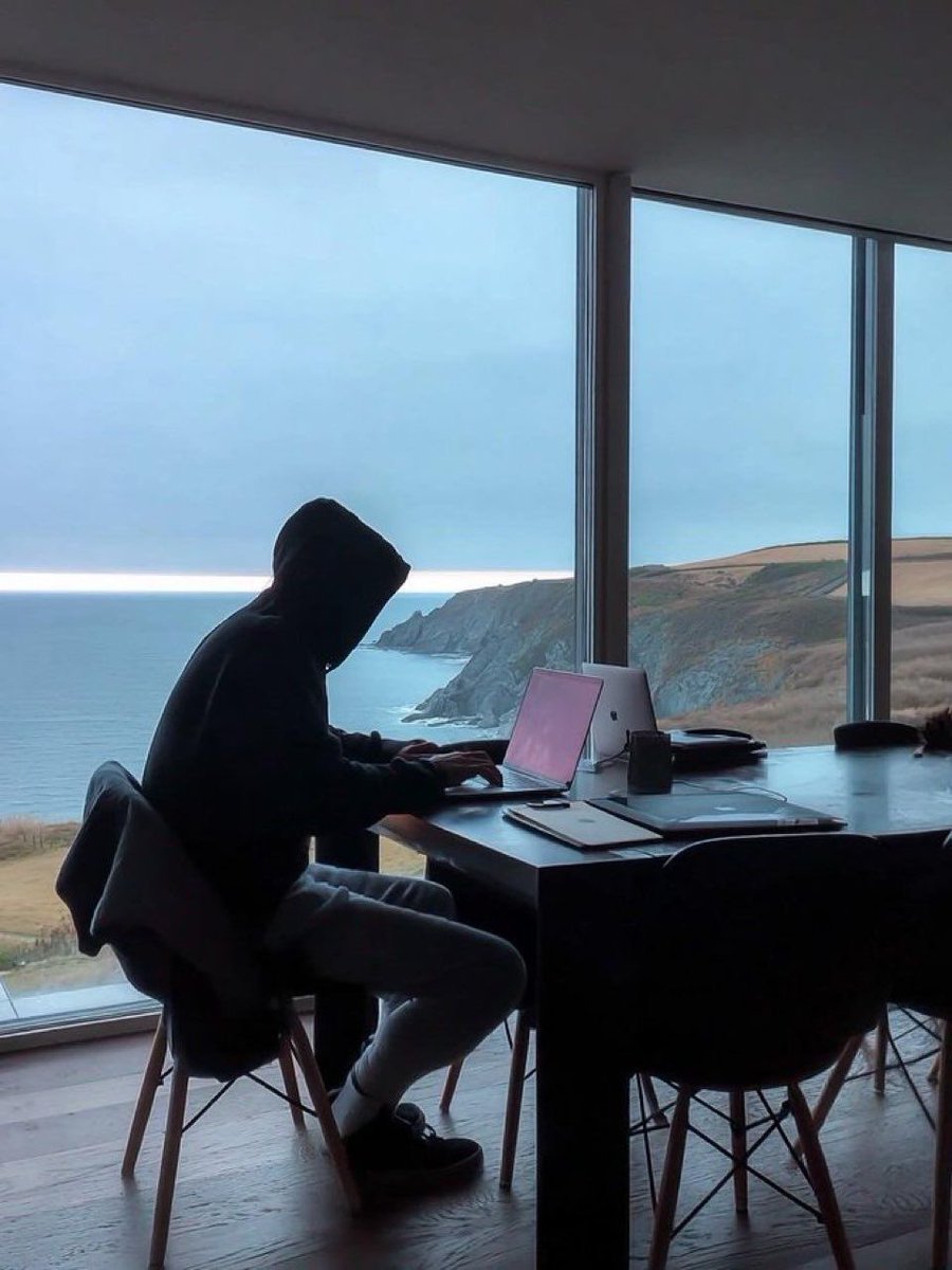 𝒞𝓁𝒶𝓈𝓈𝓎 tweet media