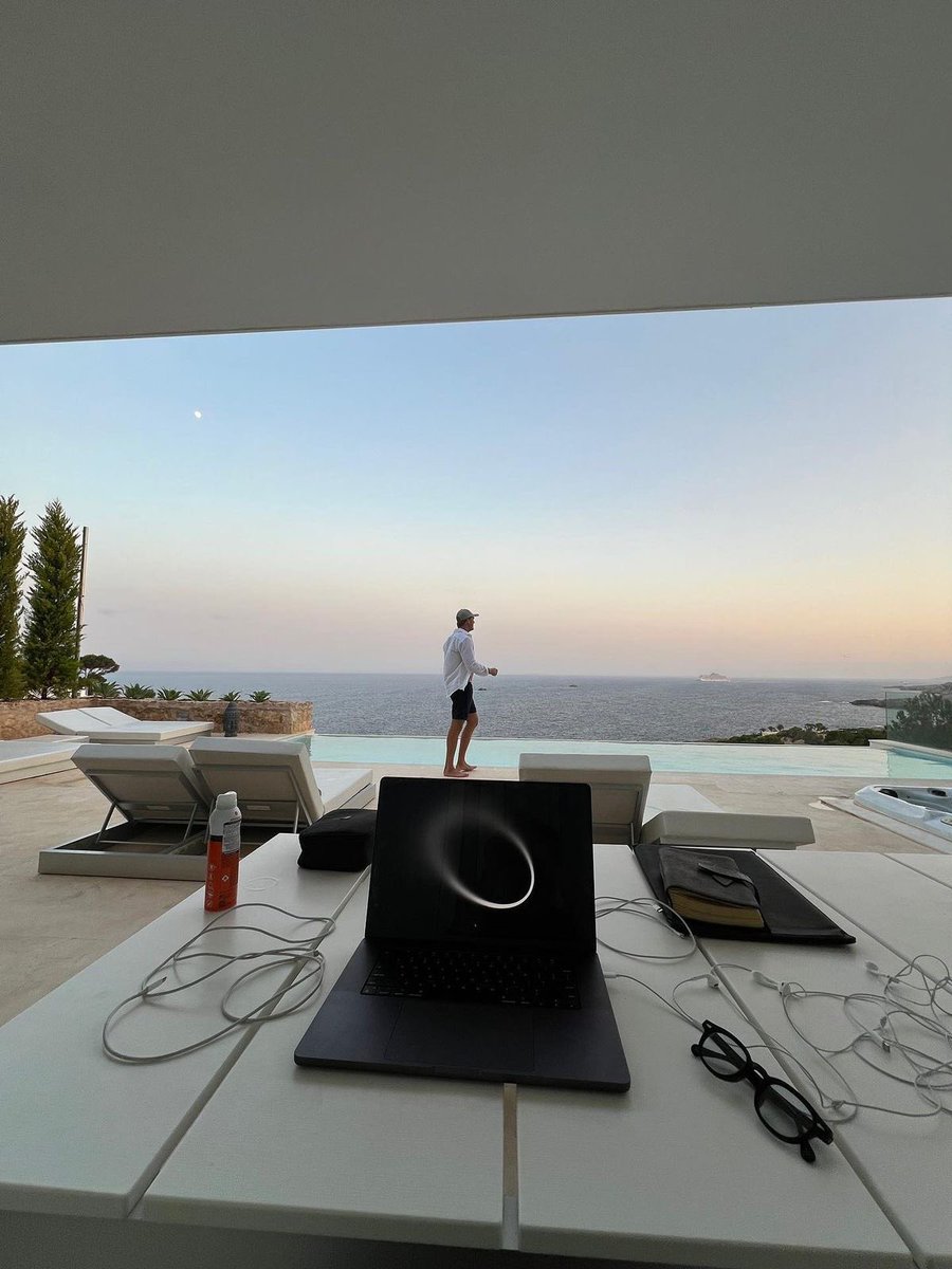 𝒞𝓁𝒶𝓈𝓈𝓎 tweet media