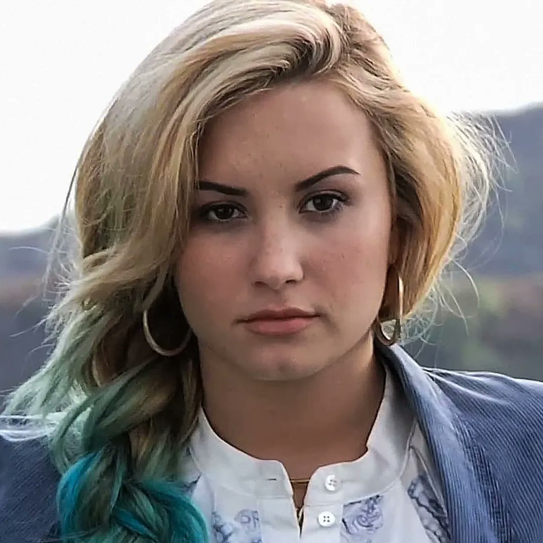 theteamdemi's tweet photo. demi lovato, 2012. https://t.co/7KbhyrYiCP