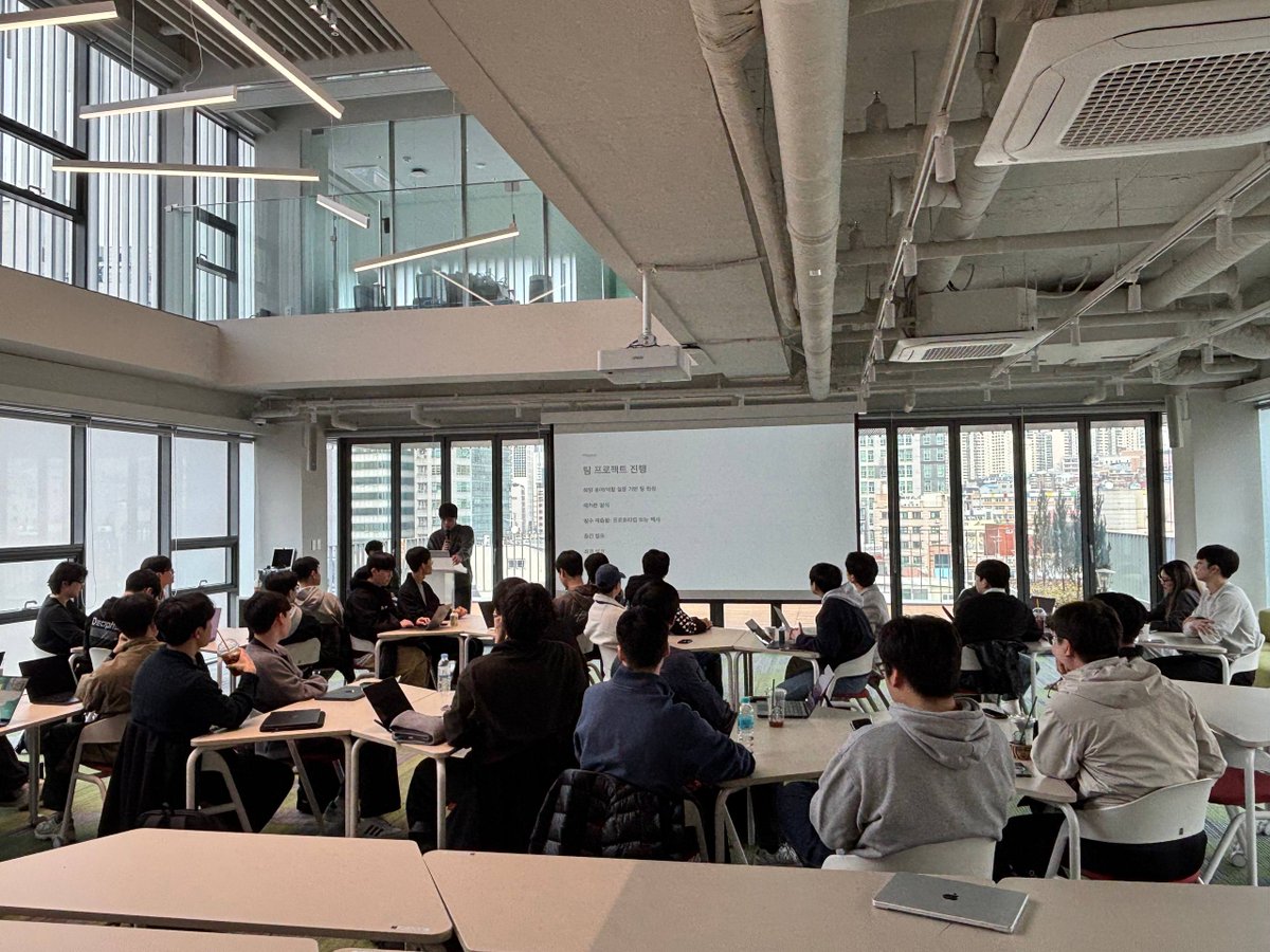 decipher tweet media