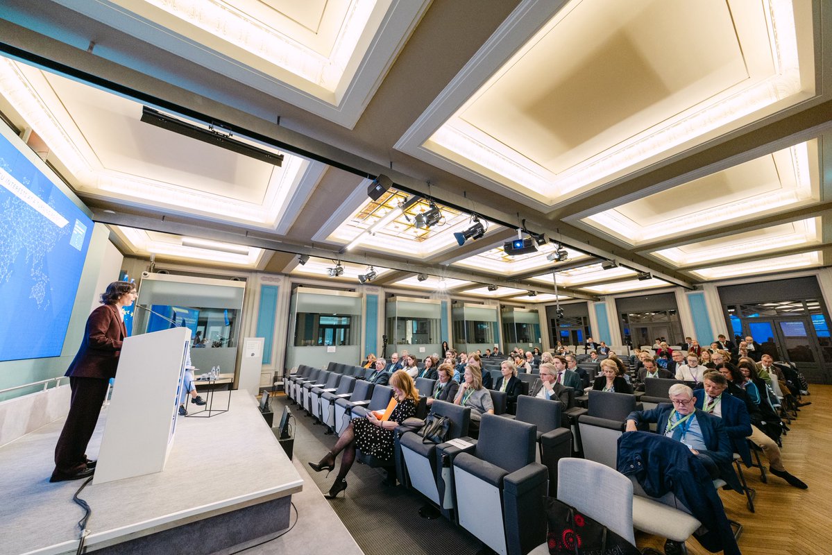 Lora Borissova tweet media