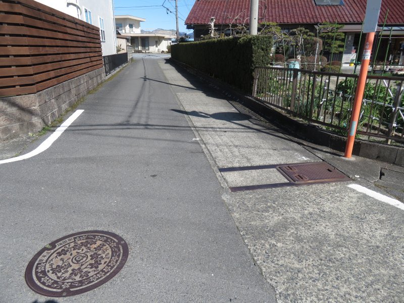 WOnokun's tweet photo. 岐阜県揖斐郡池田町で見かけた暗渠。
#池田町
#暗渠
#暗渠道
#わたるおのくん暗渠
#おのくん
#onokun
#ソックスモンキー
#sockmonkey
#わたるおのくん
#岐阜県
#揖斐郡 https://t.co/Z64UBZ1n9K