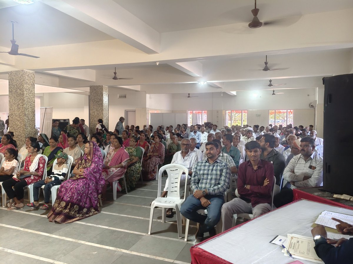 Dhaval_R_C's tweet photo. તાલુકા વહીવટી તંત્ર દ્વારા." પી.એમ.કિશાન ઉત્સવ દિવસ અને મિલેટ મેળો"-૨૦૨૬ નું પટેલ સમાજ-સાંગણવા તા.લોધીકા ખાતે આયોજન કરવામાં આવ્યું.જેમાં બહોળી સંખ્યામાં ખેડૂત ભાઈઓ અને બહેનો એ હાજરી આપી.@jitu_vaghani @GujAgriDept @DDORAJKOT1 @CollectorRjt @DaoRajkot @LodhikaTdo @AgriLodhika1997 https://t.co/dylMyv1eHO