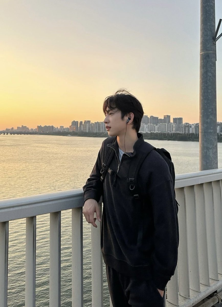 ช่วยบอกหน่อย 10 ปีที่ผ่านมายอนแทซอใช้ชีวิตมายังไง….
ฮือออออออ😭😭😭😭😭
หัวใจตับไตไส้พุงฉันพัง😭😭😭
#StillShining #샤이닝
#jinyoung