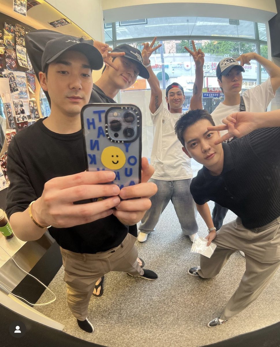 jonghyeontle's tweet photo. Even after the disbandment, it means so much to still see photos of all five of you together. It reminds us that the bond you share hasn’t changed.

Happy Anniversary our five shining star, NU’EST 💖💖

@NUESTNEWS 
#NUEST_14th_ANNIVERSARY 
#뉴이스트_데뷔14주년_축하해 https://t.co/2stvPUYJDa