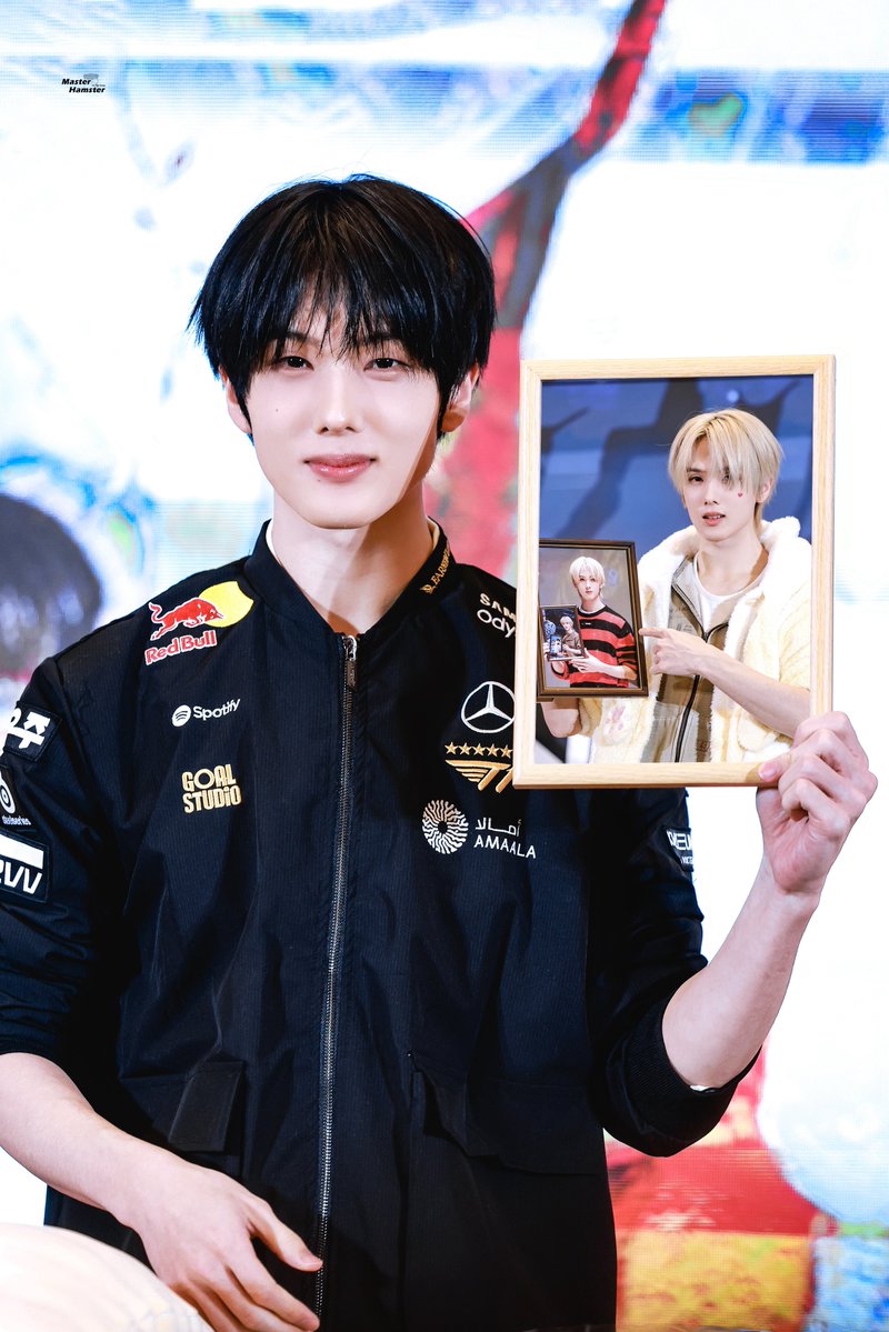 260314 YZY
🖼️⁶ (앙콘 Ver.)

마지막 앙콘ㅋㅋㅋ
그리고 앙콘 화이팅!
#지성 #JISUNG #박지성 #NCTDREAM