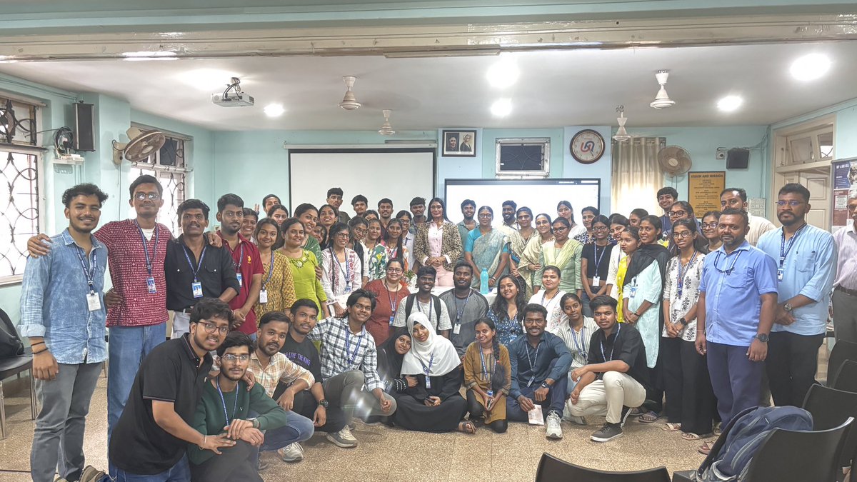 anusualauthor's tweet photo. Wonderful interaction with the students at the College of Social Work, Nirmala Niketan today.
Topic: Mind Your Mind – Mental Health and Resilience in a Changing World and how mindfulness helps us stay grounded, joyful. 

Always inspiring to interact with young minds
#womensday https://t.co/iKd45OfkSX