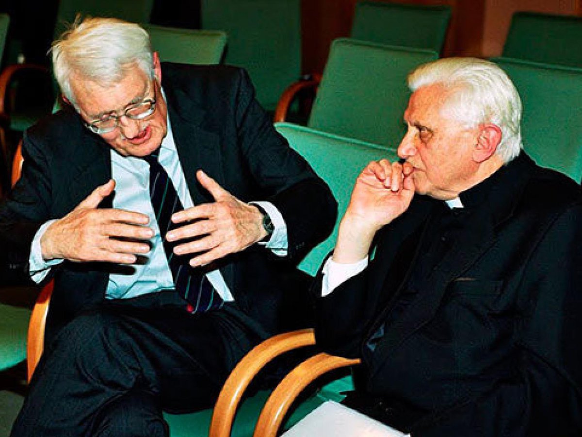 La gran némesis de Ratzinger, para la historia aquel famoso debate de 2004 sobre la dialéctica de la secularización, buscando puntos de encuentro entre la razón laica y la fe cristiana. Figura titánica.
DEP