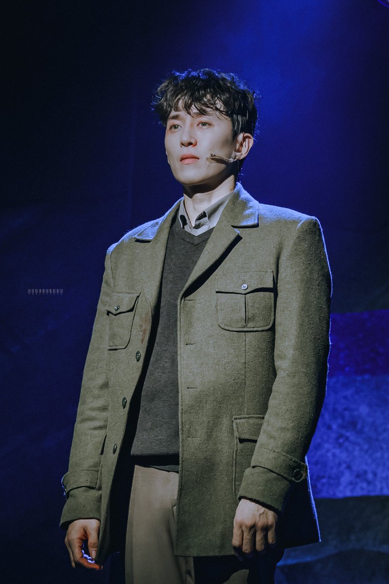 2026. 3. 14.(N) 초록
커튼콜

토마 役 | 손유동 배우님

왜 아직도 이 눈이 슬퍼보이는거야....