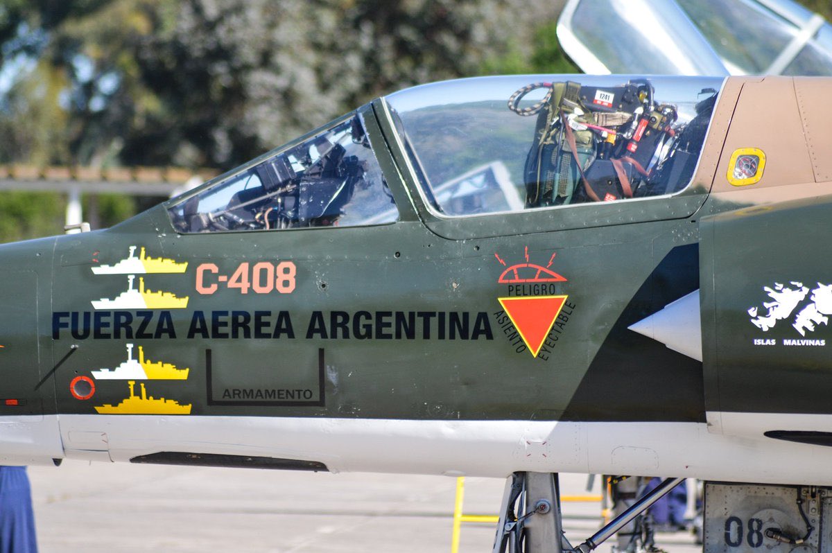 Los únicos aviones del mundo que ostentan el trofeo de hundir buques modernos y además de los ingleses