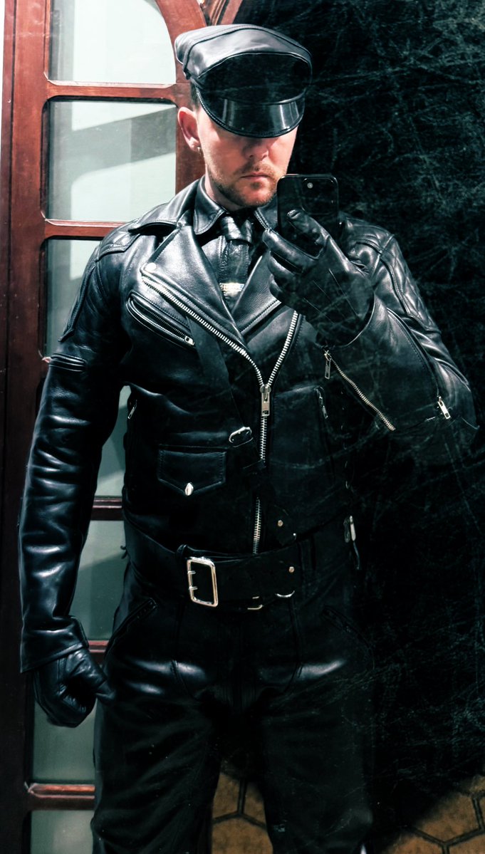 LeatherSmoker92 tweet media