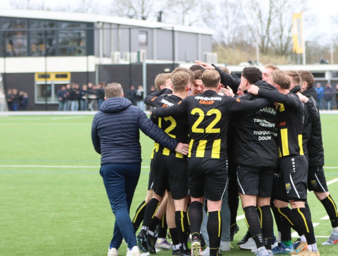 temtj's tweet photo. @DOS37 Heerlijke goal Mark van Pijleren https://t.co/tBAQpvaY5R
