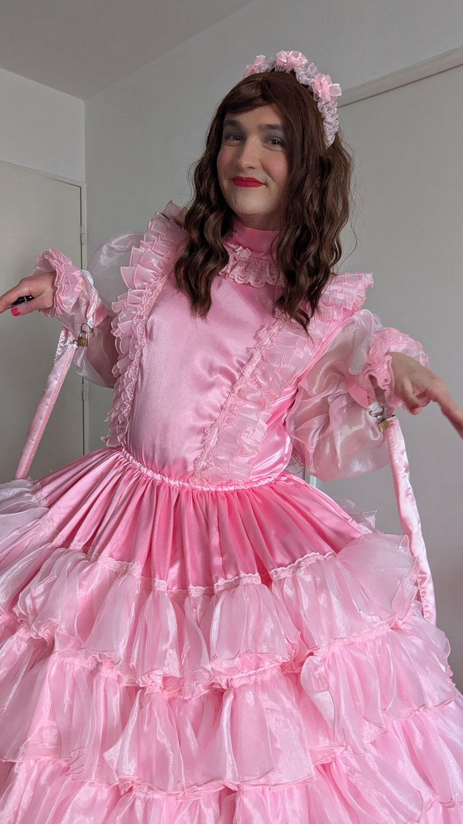 SissyLaure tweet media