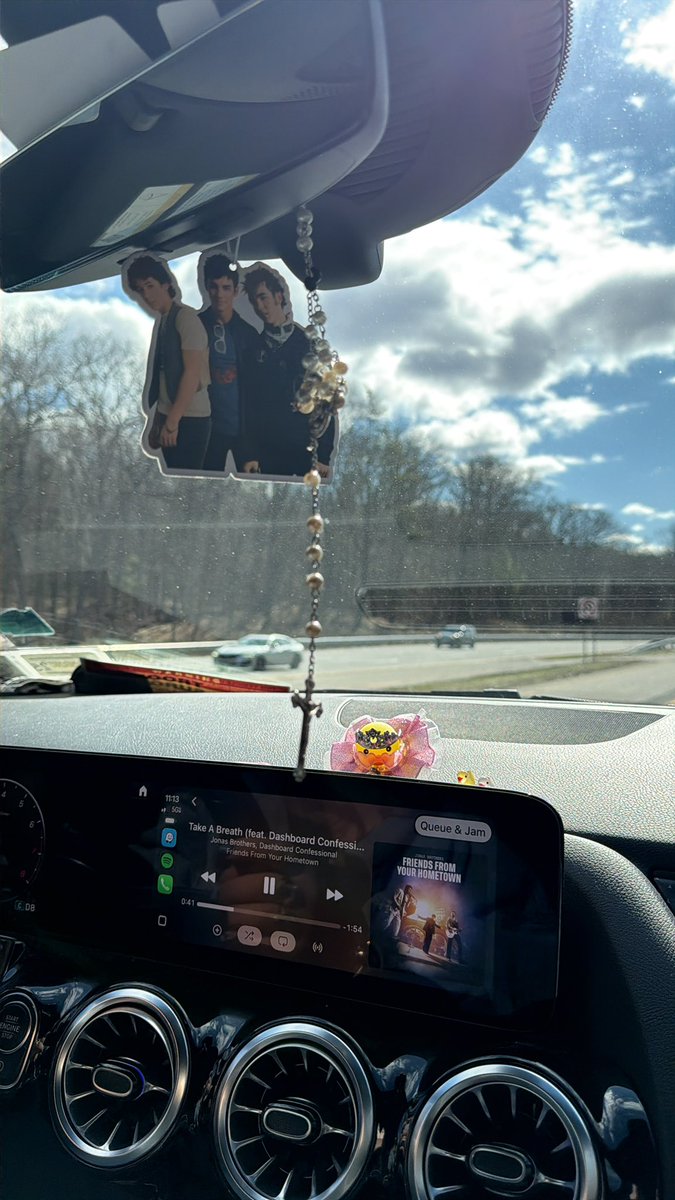 emily 🎤🦷 tweet media