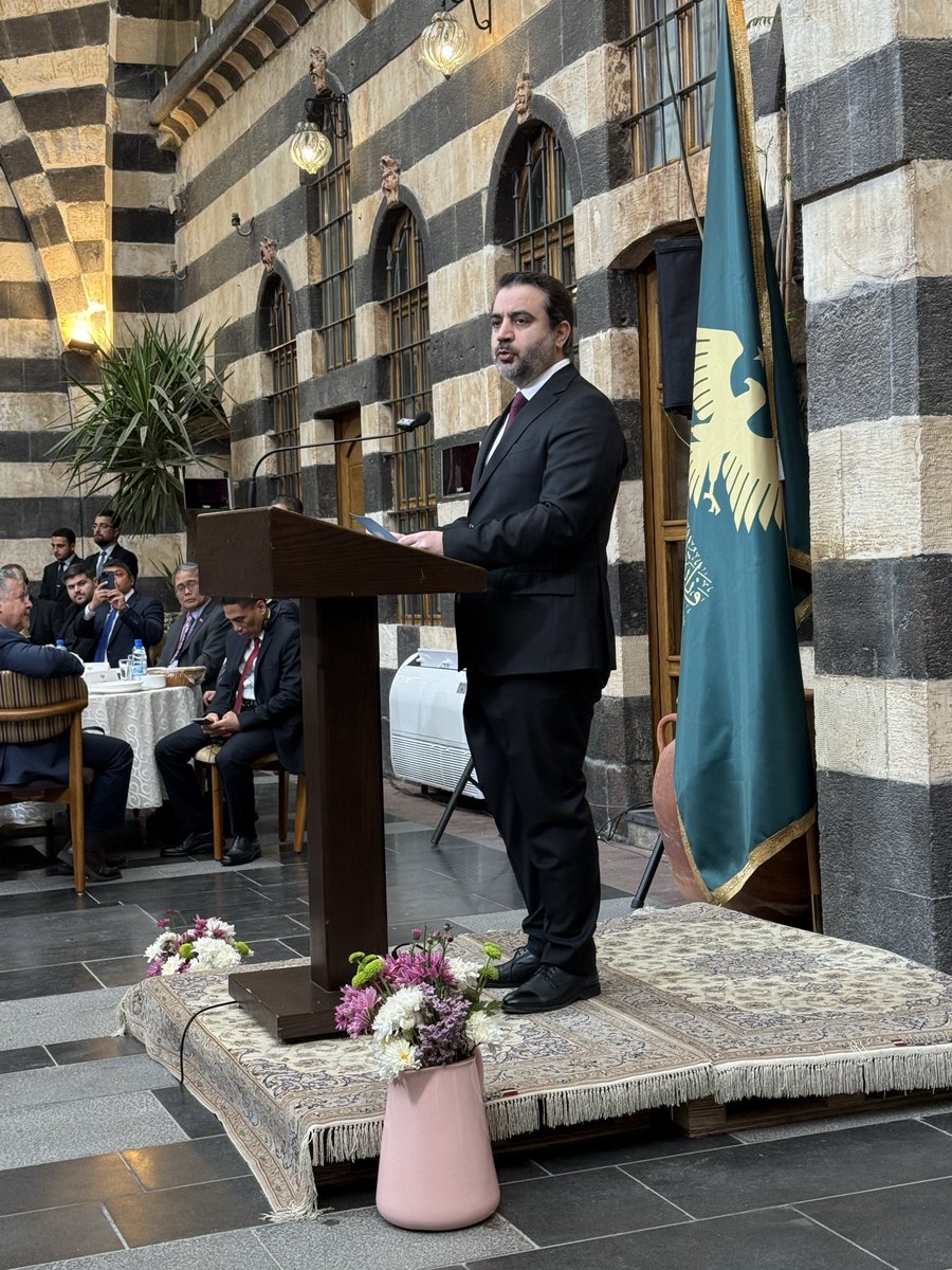 Suriye Dışişleri Bakanı Sayın <a href="/AsaadHShaibani/">أسعد حسن الشيباني</a> nin kordiplomatiğe verdiği iftar programındayız. . 

İftar mekanı ise Şam Valiliği de yapmış Süleyman Paşa’nın 1736’da yaptırdığı, Mithat Paşa Çarşısındaki Süleyman Paşa Hanı.