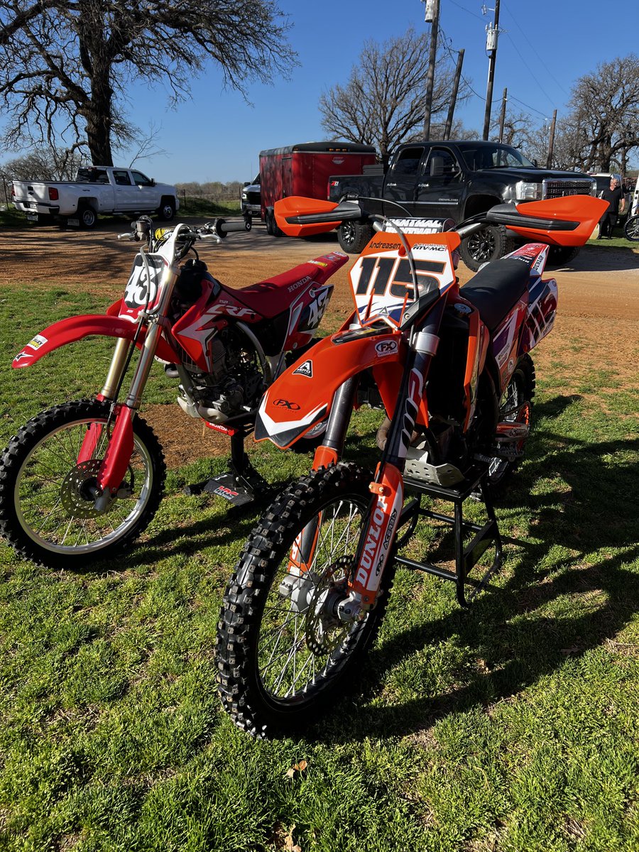 HalesNTX tweet media