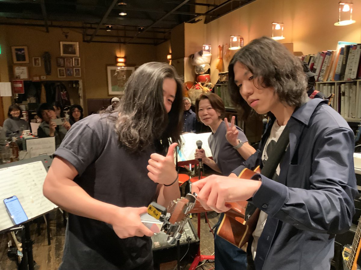 yacochihiro's tweet photo. イエローモンキーナイト、楽しかった〜〜！！！

今日はピーフラットのドラムスタッフ、ユーリくんのレア姿がたくさん見れた、レアユーリナイトでした！

初イエローモンキーナイトの方もいてうれしかった！

٩(*´∀`*)۶

#本八幡ビーフラット 
#イエモンナイト 
@bflat_tymn https://t.co/QTgCdIuoFV