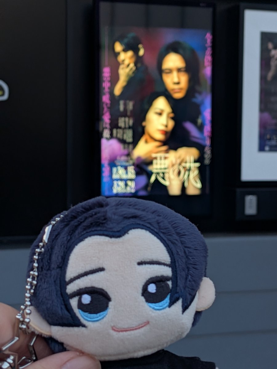 g5maron's tweet photo. 目の前で美しい目と手の血管、キレイな肌を見れて感無量でした。怖かったし迫力ある演技本当にかっこよかった！自分が見たい五関晃一が詰まってた。生演奏もサイコパスな皆さんの演技もすごかった！！本当に観れてよかったです💙
 #悪の花 https://t.co/wWw2B8A3tW