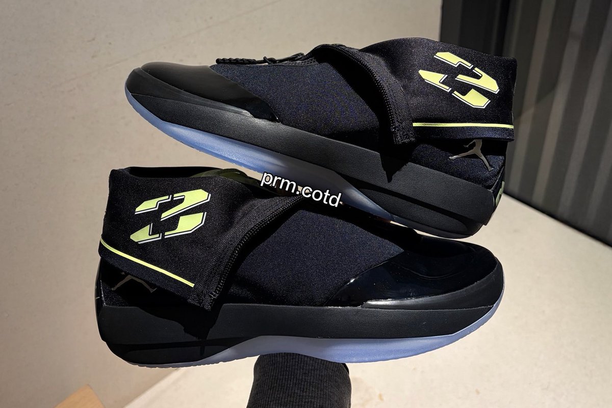 insanesneaker's tweet photo. IN-HAND LOOK: Air Jordan 4028 ‘Black/Volt’ 🔋

• Summer 2026
• $205 https://t.co/YVcHuuJ3yX