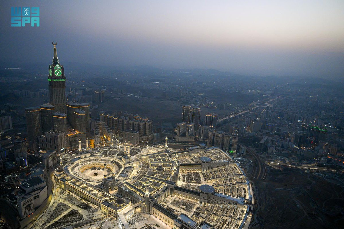 HashKSA's tweet photo. جَمالُ المسجد الحرام من الجو. https://t.co/adROnunJ6s