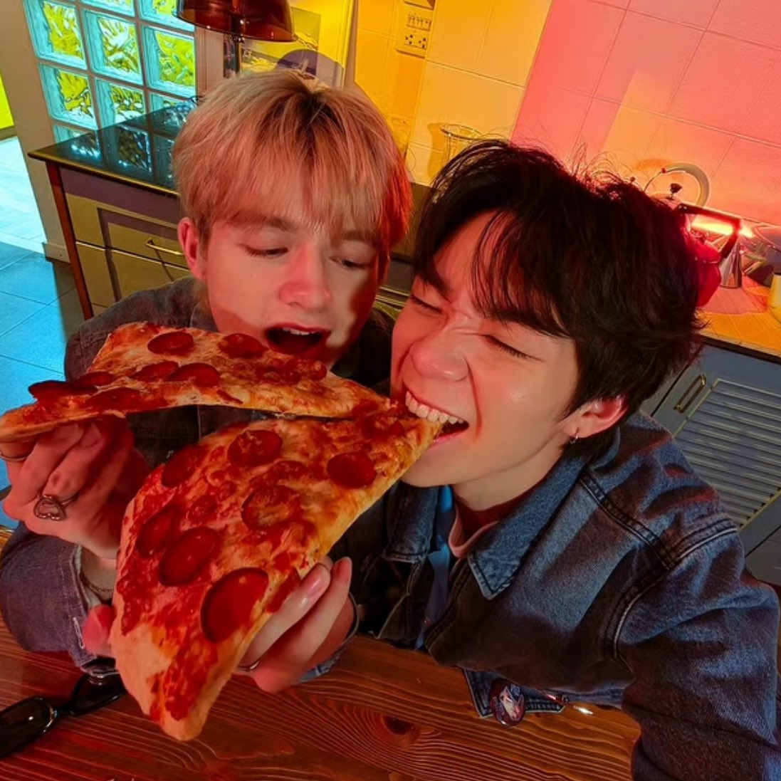 Gsnowow's tweet image. ไอเลิฟซัมซุง ไอเลิฟตี๋แหม่ม 🩷🩷
#GalaxyS26Ultra
#พีเจเลออน
#PJLEON