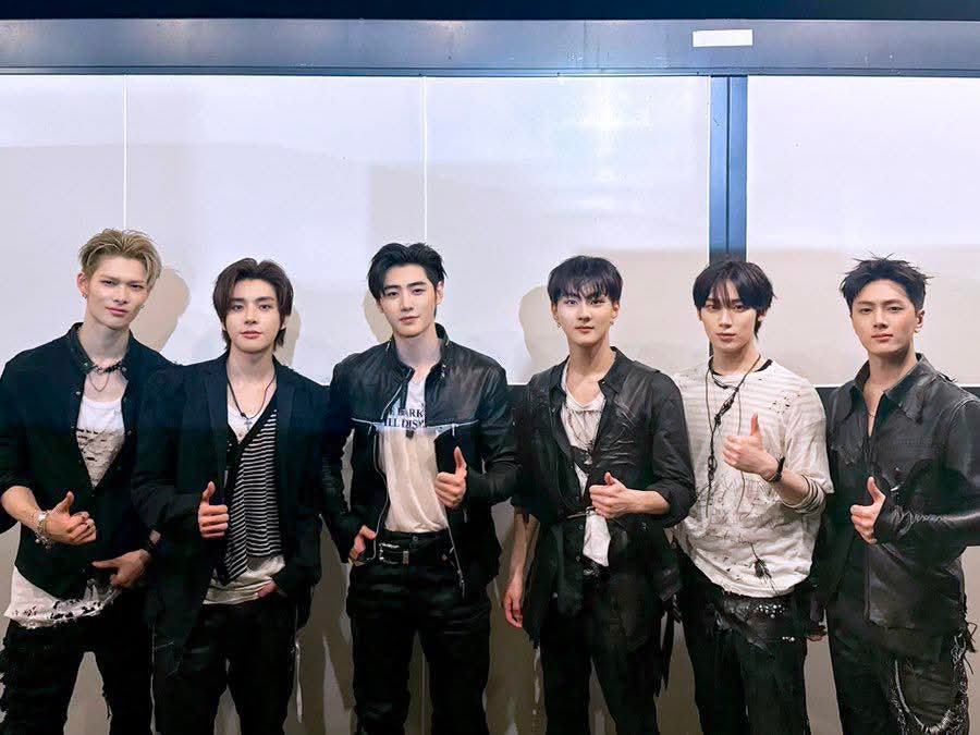 jellhanka's tweet photo. @BELIFTLAB Bring Heeseung back to Enhypen. Bring him back to Protect his 6 little brothers. How could you do that? BRING LEE HEESEUNG BACK!!!

#ENHYPEN_7 #heeseungbackenhypen https://t.co/RF3PhlFrYG