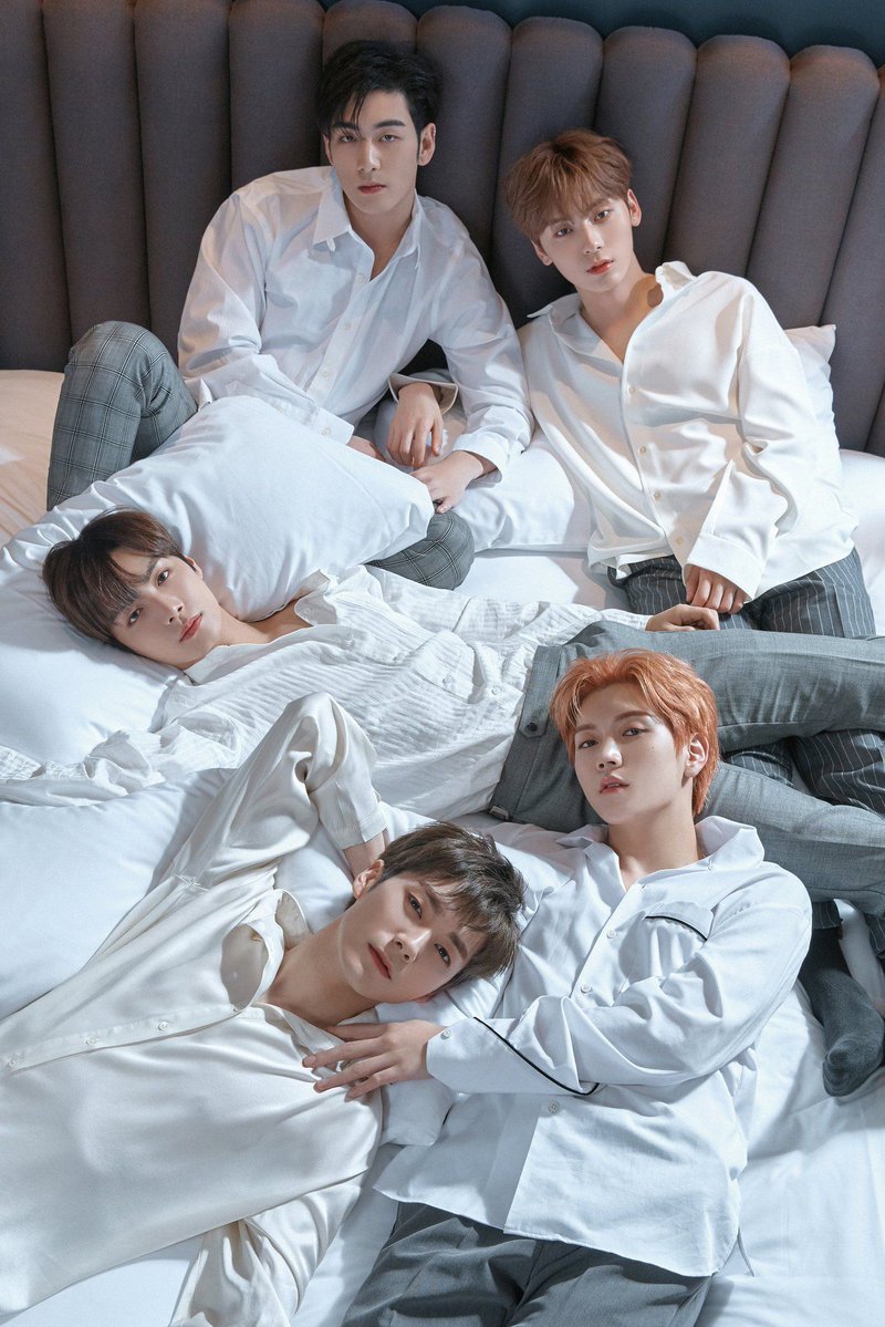 แฮปปี้เบิร์ธเดย์วิชวลกรุ๊ป 🎂
#뉴이스트_데뷔14주년_축하해
ขอให้ทุกคนสุขภาพแข็งแรง กลับมาหาเลิ้บไวไวนะ
#NUEST_14TH_ANNIVERSARY
ให้เลยรูปนี้ปังมาก สมมงวิชวลกรุ๊ป