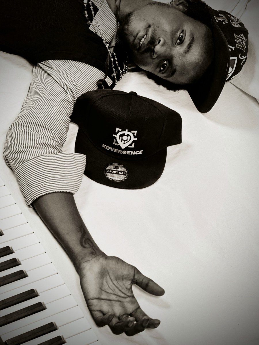 Apolloisagod 💜💡 tweet media