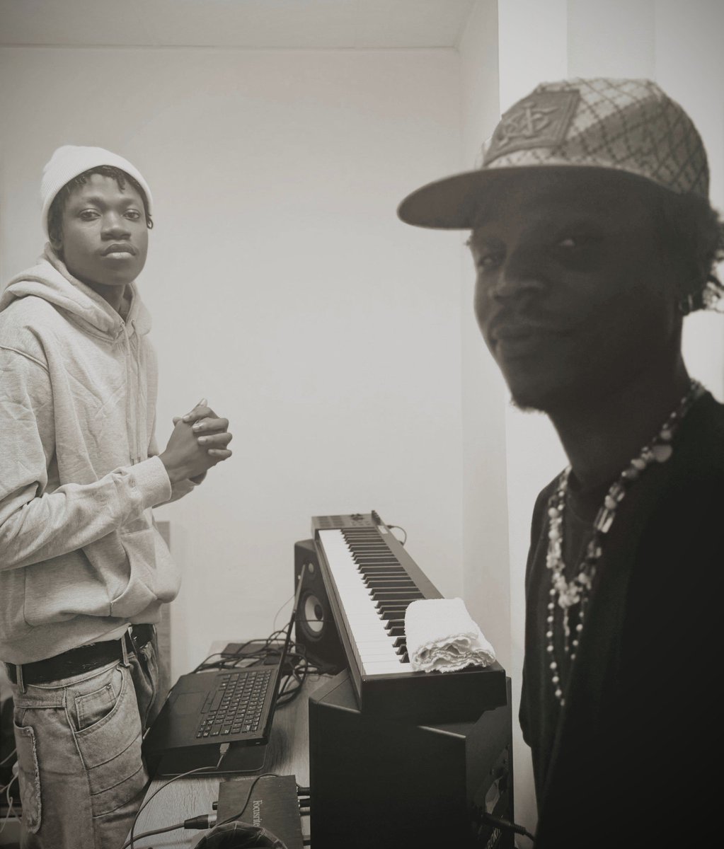 Apolloisagod 💜💡 tweet media