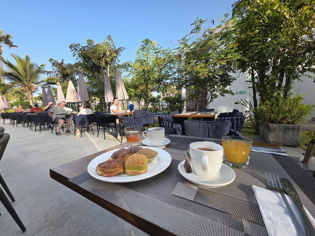 Vacation mode: on. ☀️
Good weather, good views…
and only good company allowed.

#vacationmode #beachvibes #classyvibes #oceanview #beachlife