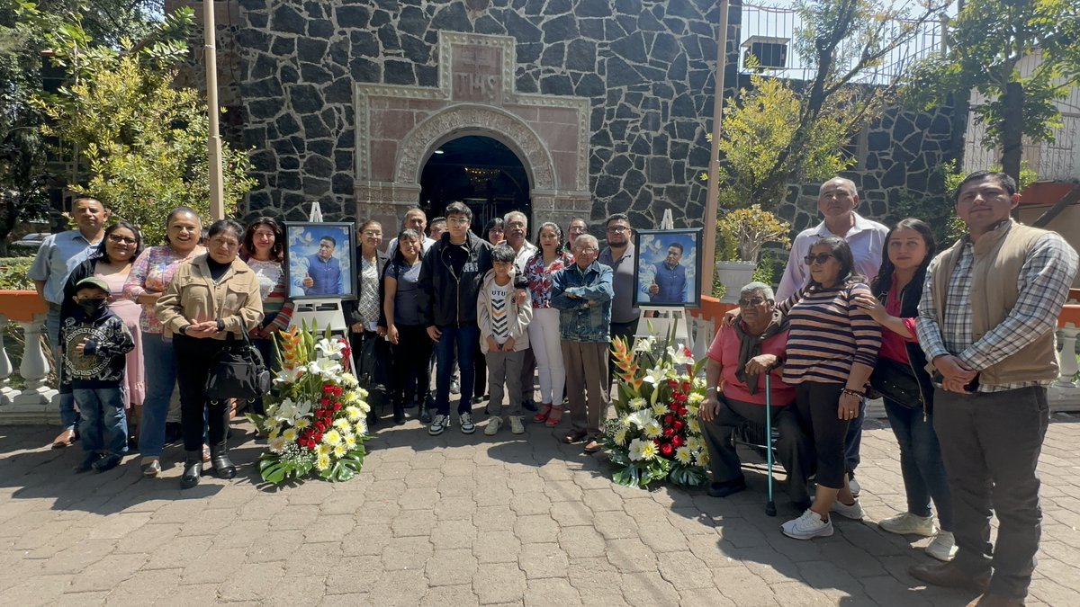 En La Paz, familiares y activistas del Movimiento Antorchista conmemoraron el séptimo aniversario luctuoso de Eric Tolentino Campos con una misa en la iglesia de La Magdalena Atlicpac. Durante el acto recordaron su trabajo y compromiso con las familias humildes de La Paz.