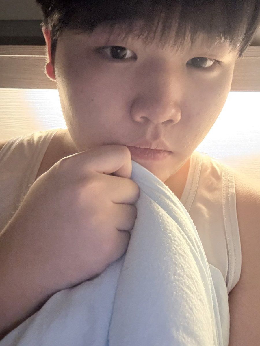 토리 tweet media