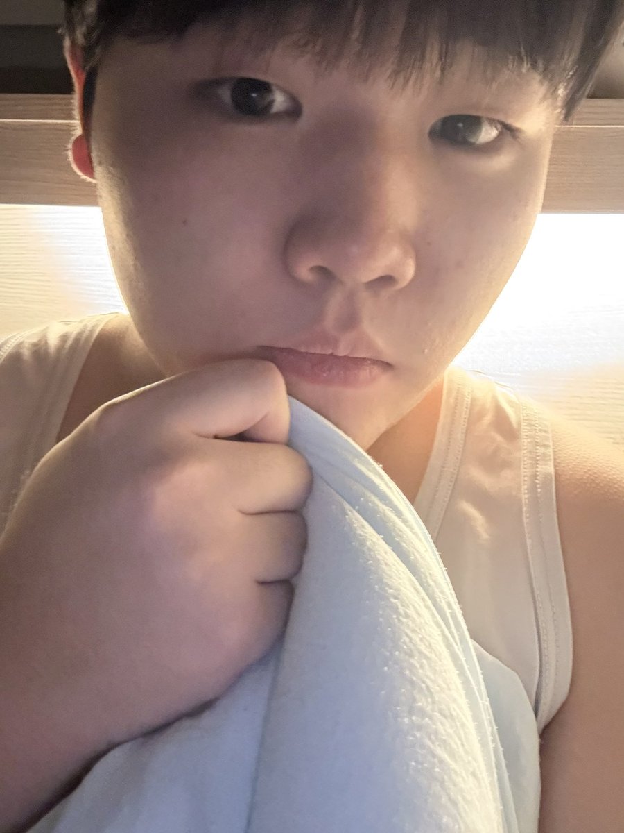 토리 tweet media