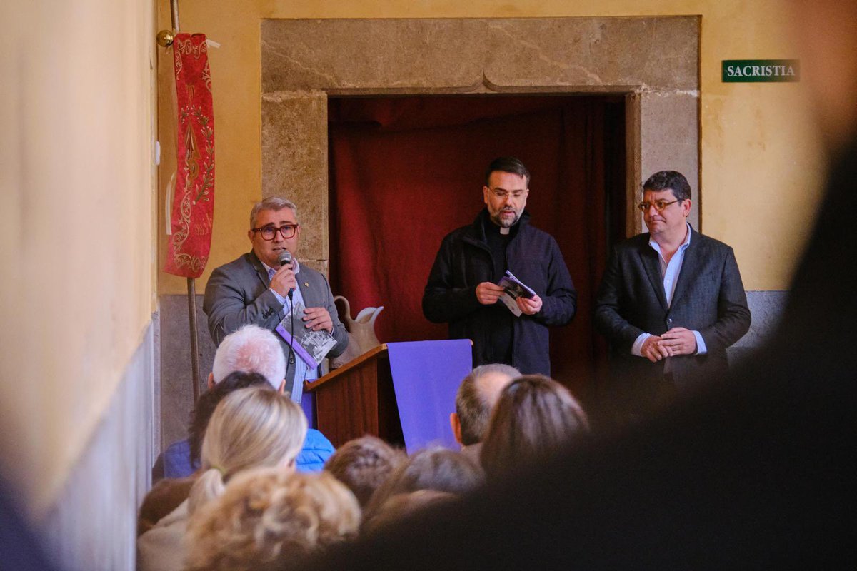 SocialistesInca's tweet photo. Els i les @SocialistesInca hem assistit a la presentacio del programa de Setmana Santa que enguany s'ha celebrat en el Claustre de Sant Francesc. 

Moltes gràcies a l'associació de Confraries d'Inca per fer-ho possible. #IncaSomTots https://t.co/VQTt2EiO4J