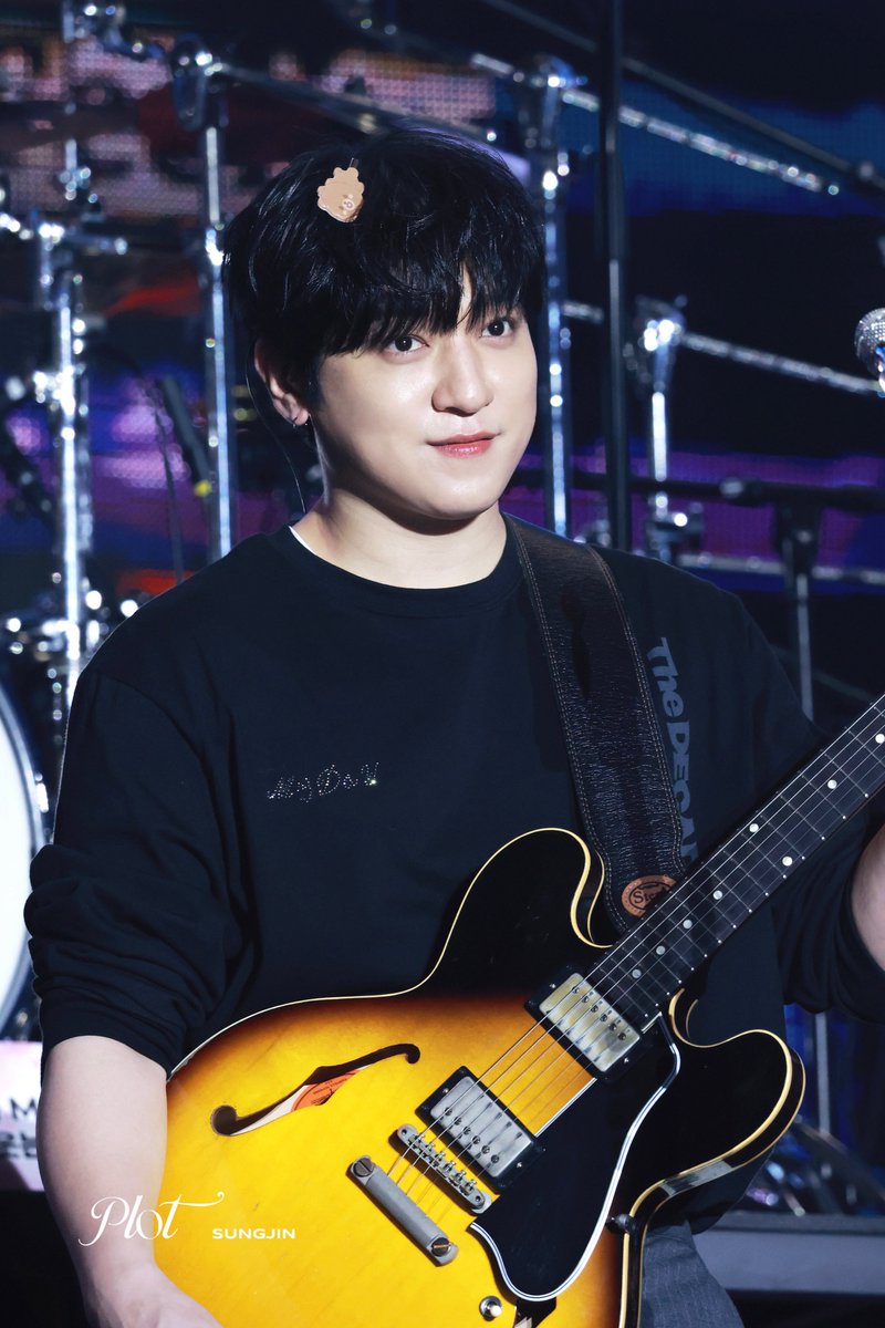 ๐๐ฅ๐จ๐ญ tweet media