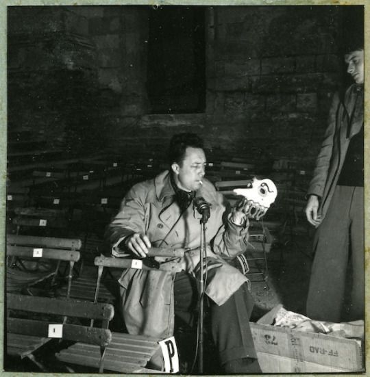 "Ya Werther olmalı ya hiç."

#AlbertCamus / Sisifos Söyleni