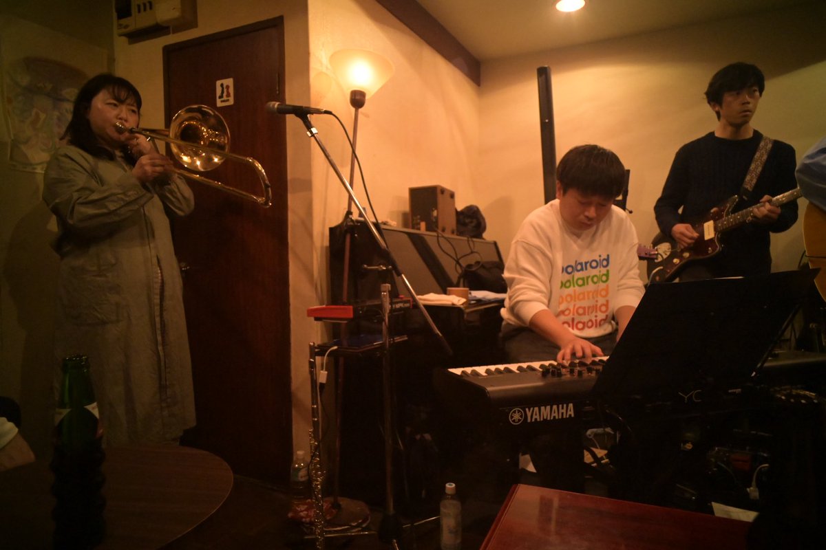 ねこぐら tweet media