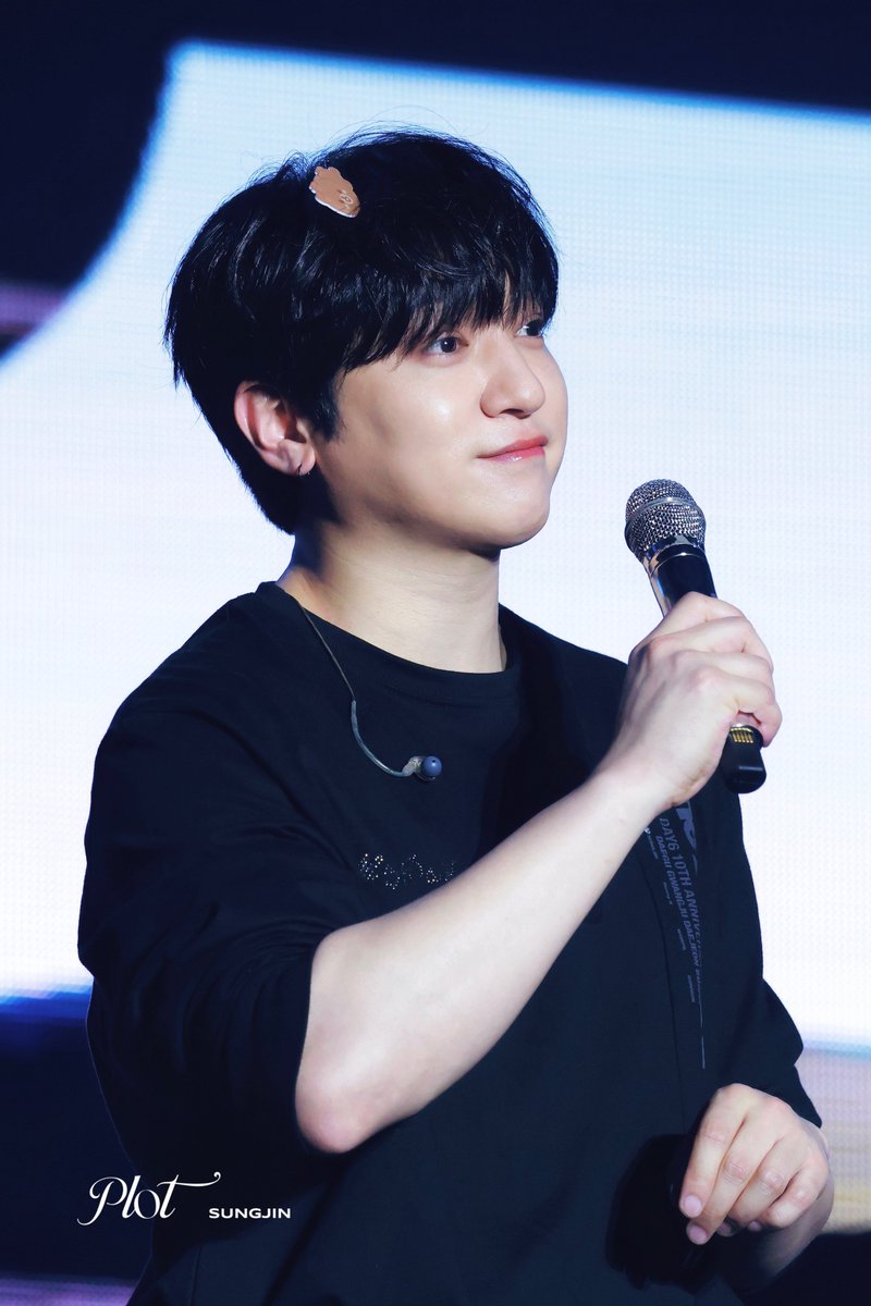 ๐๐ฅ๐จ๐ญ tweet media