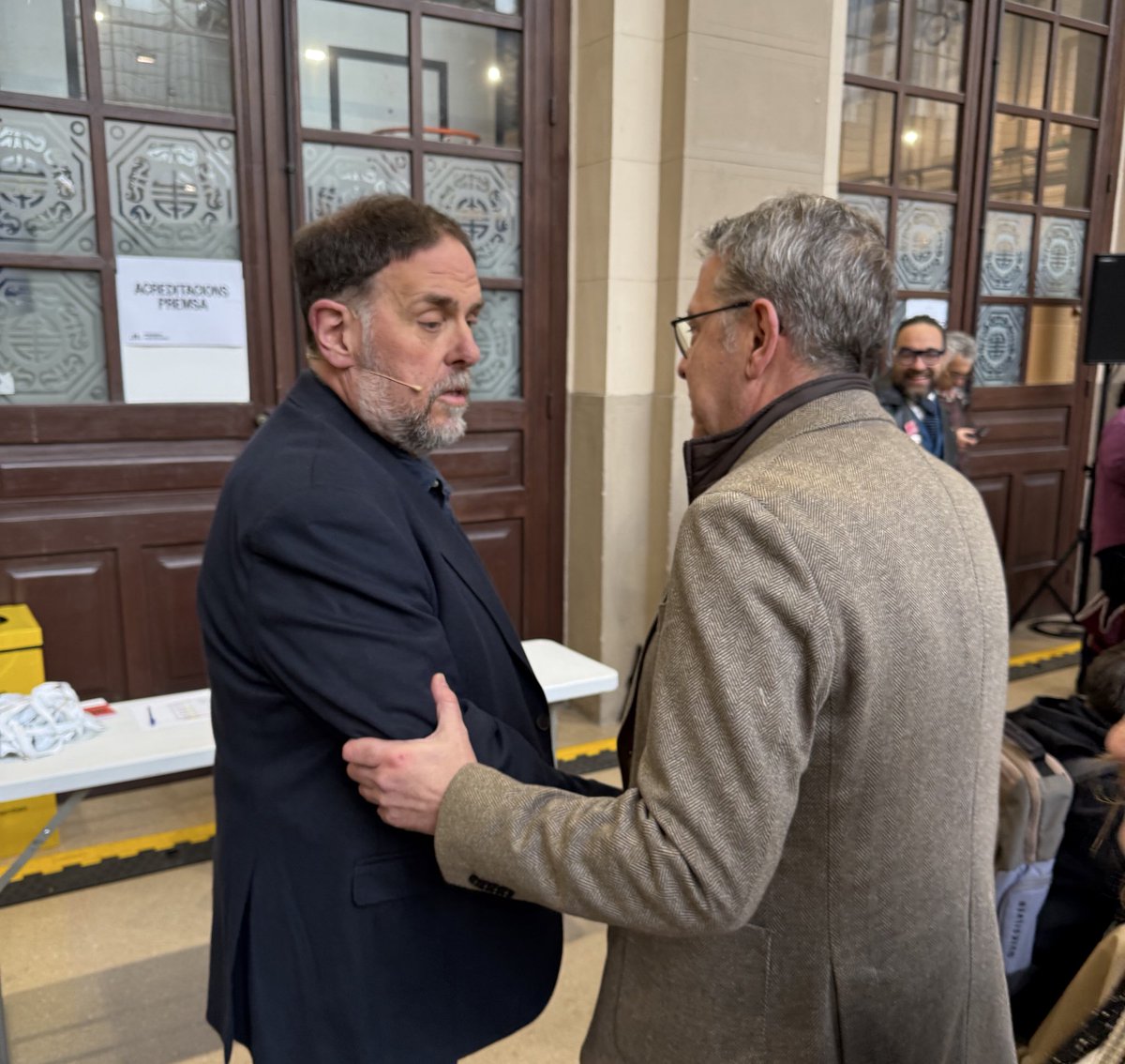 LoJoan's tweet photo. ✊ @Esquerra_ERC sempre hi som. 95 anys d’un partit que fa prop d’un segle que treballa pels drets socials i per fer realitat la República catalana. “Tenim el cor més antic de Catalunya”, hem pogut escoltar avui, i el compromís insubornable per la llibertat del nostre país. https://t.co/PGTgFPTWL0