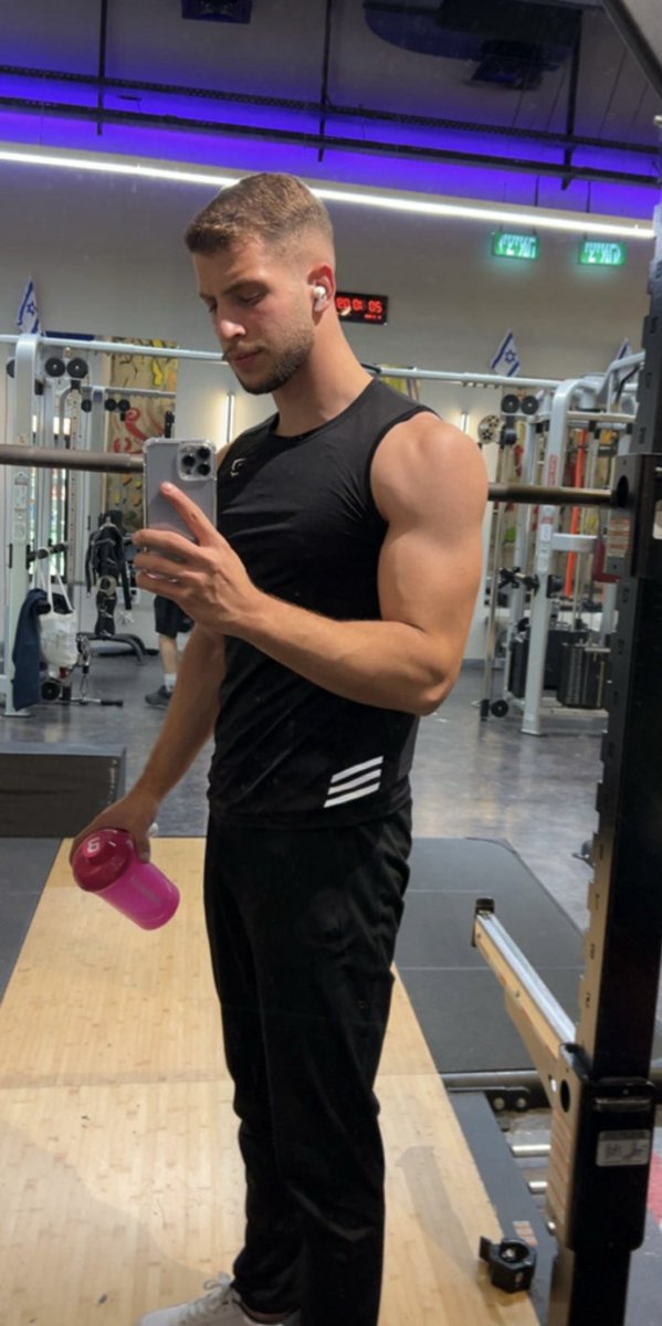 clipsnap283's tweet photo. Israeli Guy 🇮🇱

#israel #israeli
#israelguy #israelviral
#IsraelTerrorists #IsraelIsNazi #IsraeliApartheid #IsraelTemple #IsraelFirst https://t.co/am464A3YCU