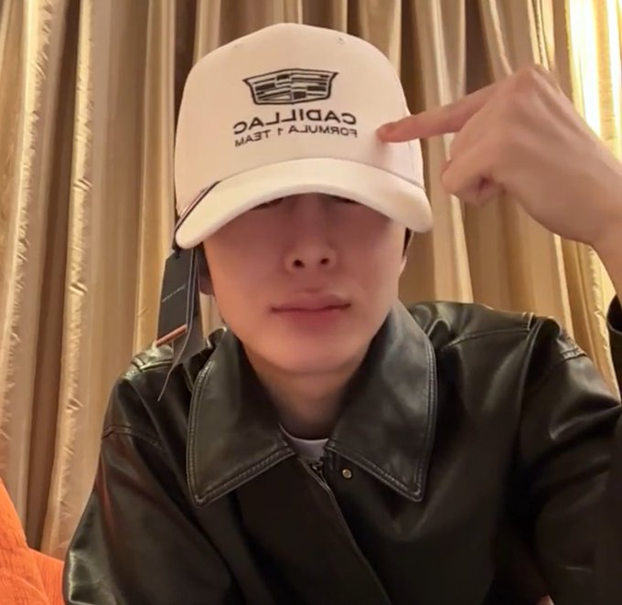 HyungwonThings's tweet photo. 260314 hyungwon bubble live #형원

hyungwon and kihyun were invited by the Cadillac team https://t.co/x1BczTNbhM